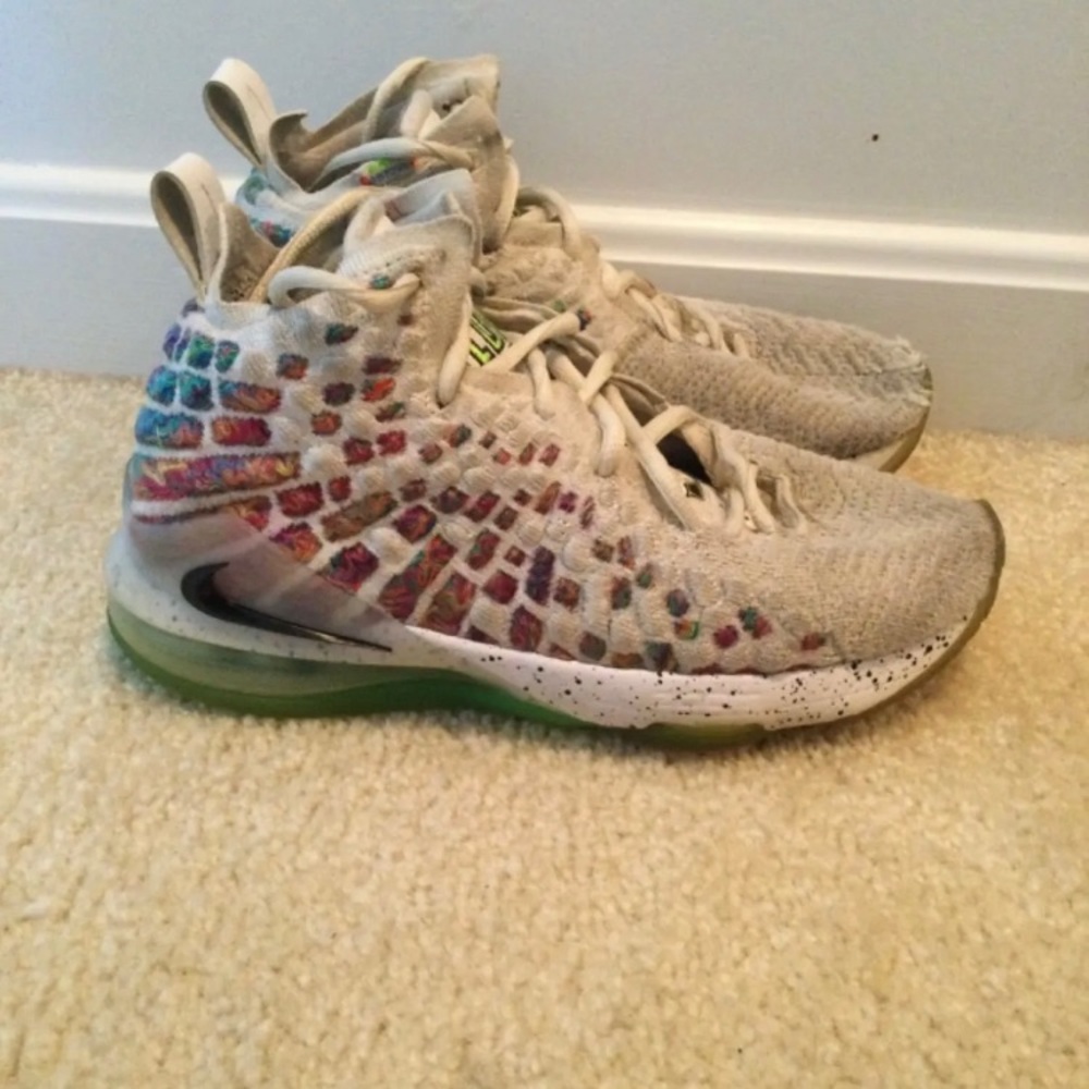 Youth Nike Lebron 17 Size 4y